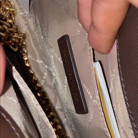 Michael Kors Kinsley Medium Shoulder Bag - Picture 3 of 6